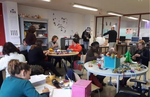 Les stagiaires en plein travail dans une ambiance chaleureuse 1