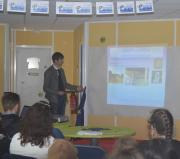 Matthieu  présentent les micro-projets de Beauvais