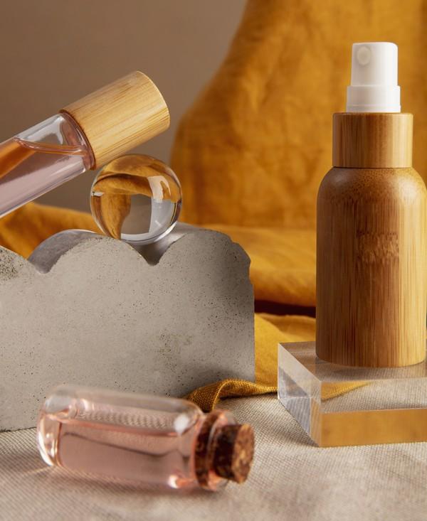 Assortiment de produits d entretien compostables